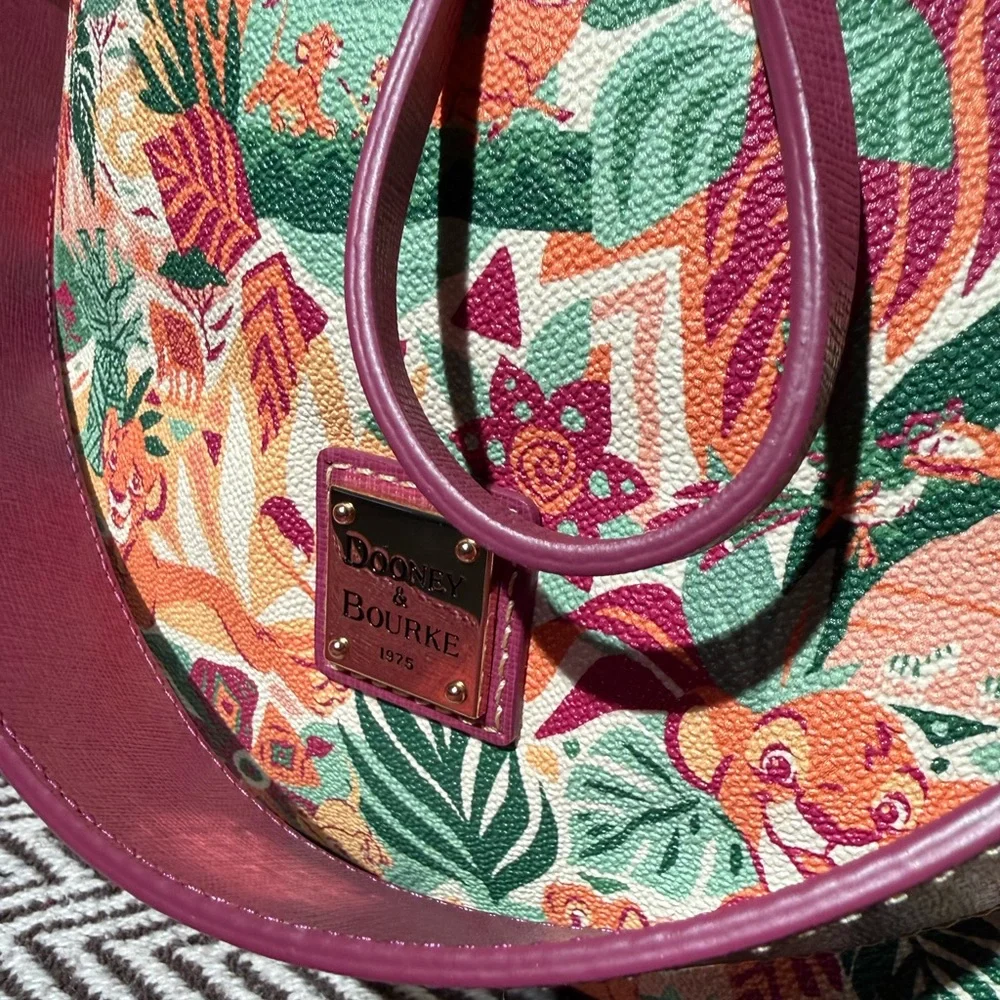 Disney x Dooney & Bourke Lion King 30th Anniversary Bucket Bag - Like New/EUC - Picture 4 of 16